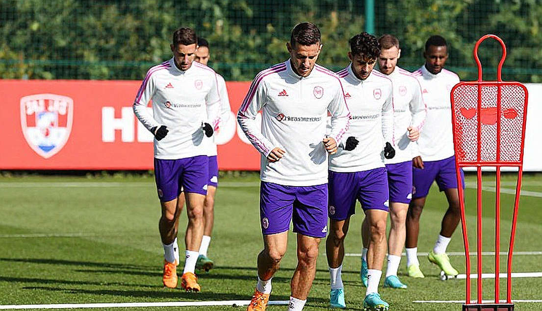Bayern Munich và Olise: Eberl nói thẳng, tin đồn vượt trước thực tế
