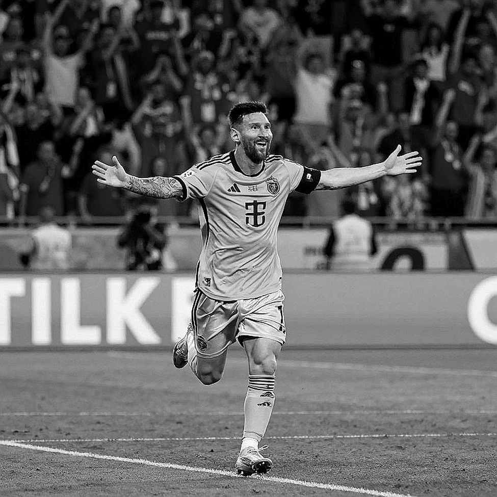 VAR tại V.League 1 và khoảng lặng trên khán đài VAR tại V.League 1 và khoảng lặng trên khán đài