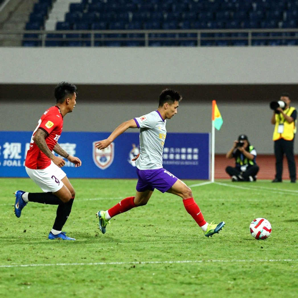 Carlos Álvarez gia nhập América: Lời hứa 'một thành viên trong gia đình' giữa kỷ nguyên thiếu dữ liệu