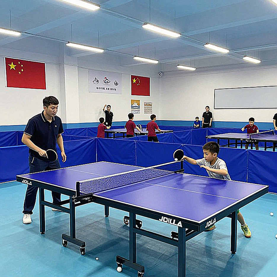Keighley Table Tennis Centre: tám bàn bóng sau cánh cửa không biển hiệu, và nút thắt nằm ở đội ngũ huấn luyện