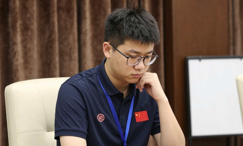 GCL 2026: Nepomniachtchi khiến Carlsen toát mồ hôi trước khi hạ Sindarov bằng đồng hồ