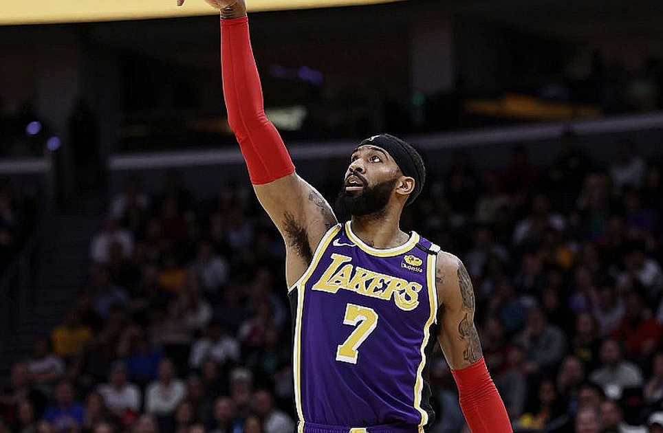 Dispatches from a Vacuum: When the Basketball Transfer Market Writes Itself Dispatches from a Vacuum: When the Basketball Transfer Market Writes Itself