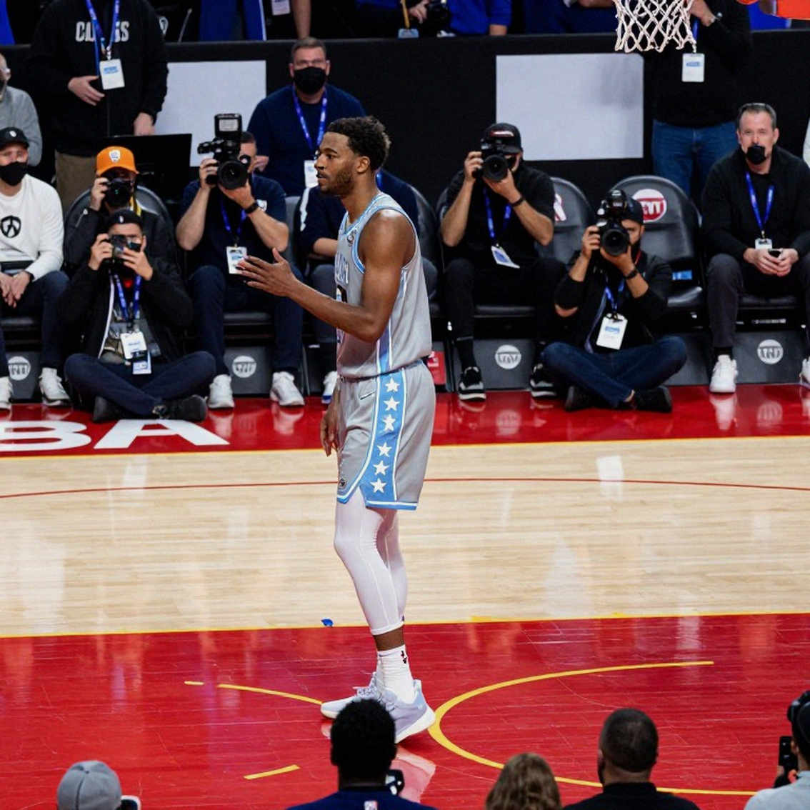 PJ Dozier và cuộc chơi định giá lại: Anadolu Efes hạ Real Madrid 94-84 trong trận cầu không chỉ có điểm số