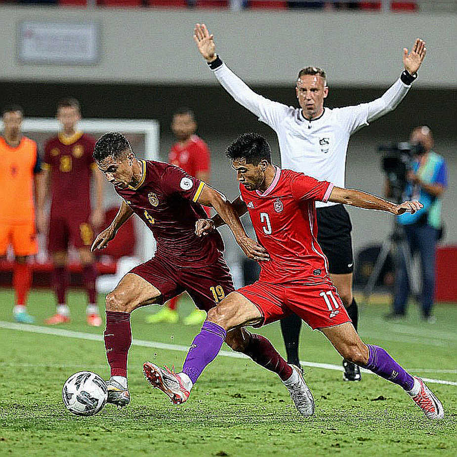 Bruno Fernandes chất vấn chiến thuật Manchester United, và thương vụ tháng 1 sụp đổ ngay ở quỹ lương