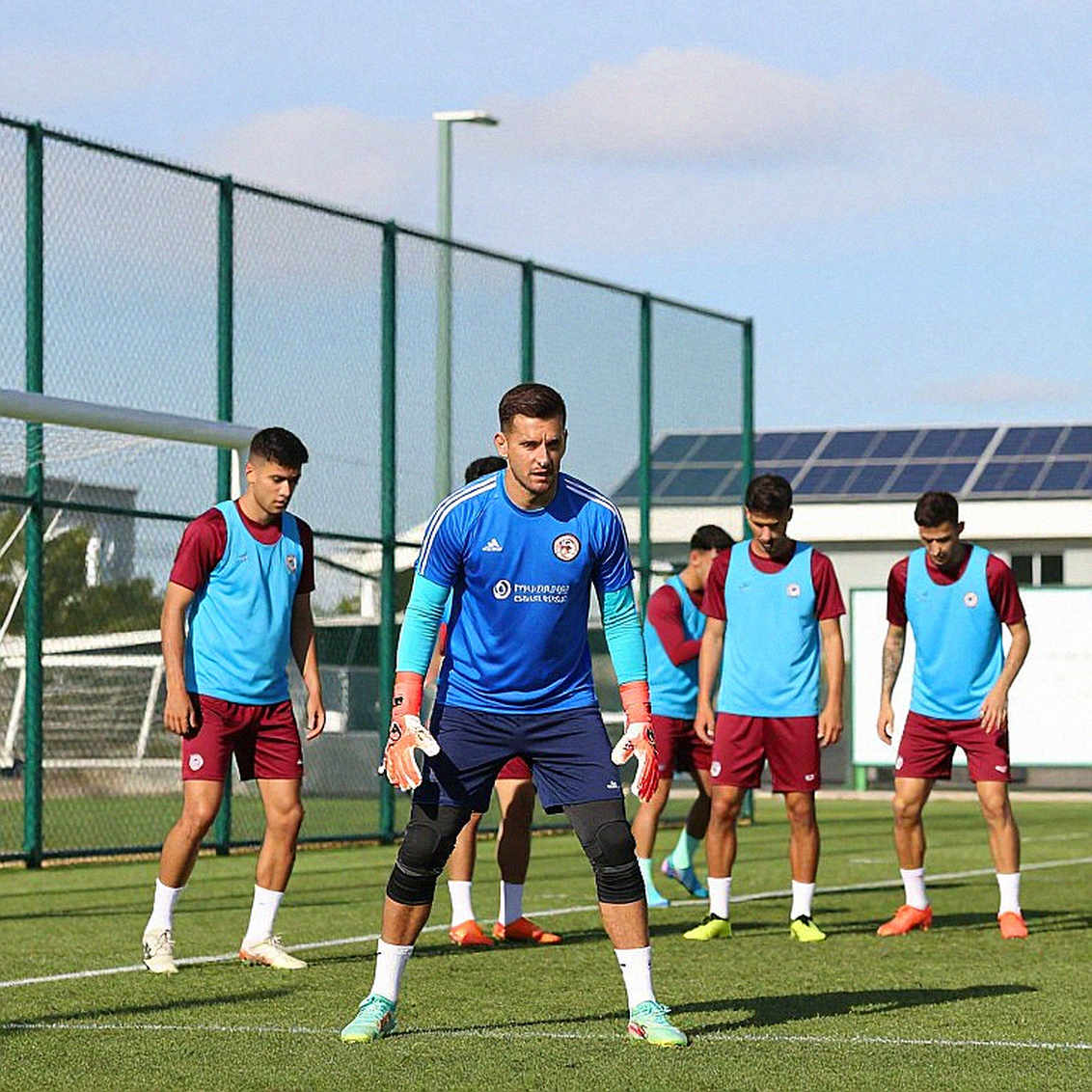 Cruz Azul và canh bạc năm hậu vệ trước Toluca: Nước cờ của Joel Huiqui và khoảng trống sau lưng Alan Mozo Cruz Azul và canh bạc năm hậu vệ trước Toluca: Nước cờ của Joel Huiqui và khoảng trống sau lưng Alan Mozo